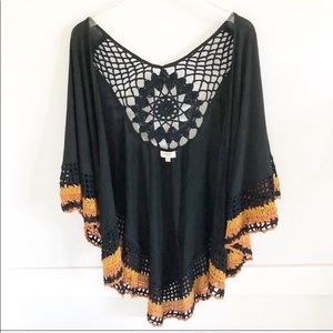 Umgee Crochet Shawl Black/Rust S/M